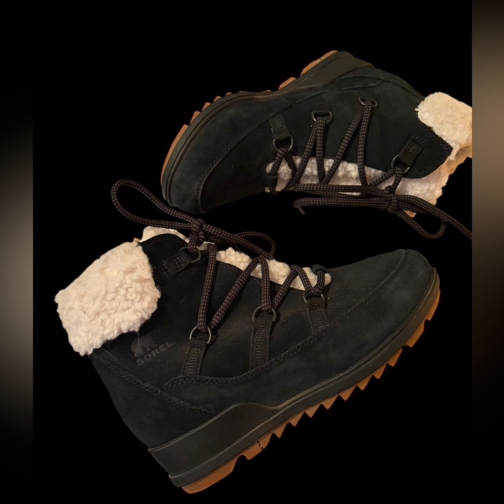 Sorel Evie Cozy Lace Bootie – Black (Women’s 7.5) ✨